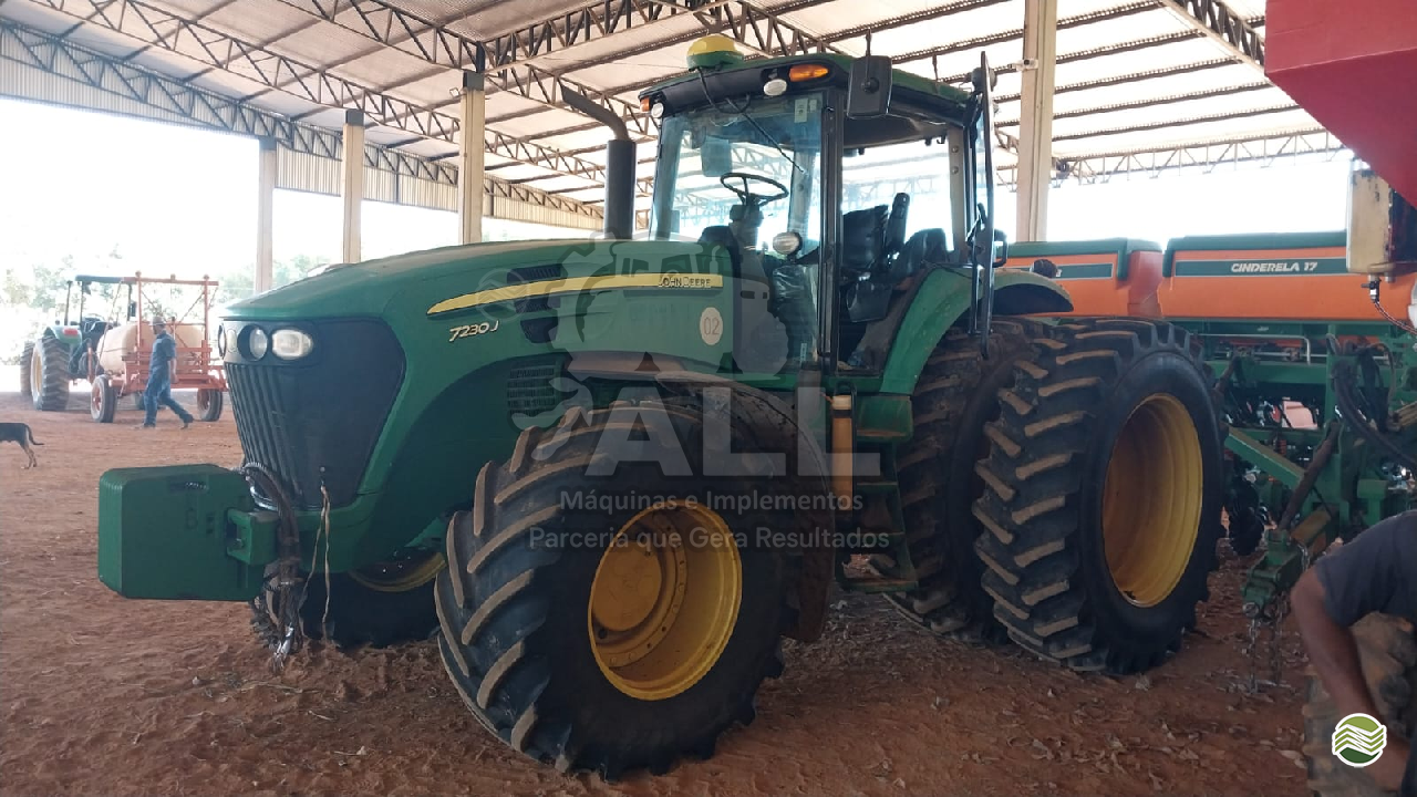 JOHN DEERE 7230J de ALL Máquinas e Implementos